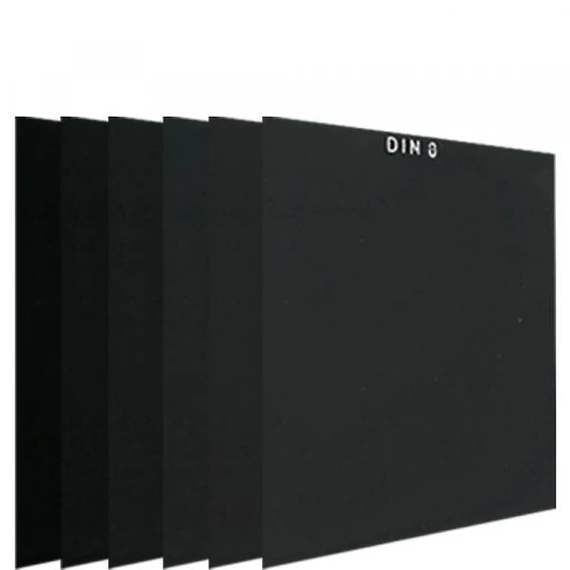 Pajzsüveg 100×100 mm, DIN 10 sötétségi fokozattal. Kiváló optikai tisztaság, UV- és IR-védelem, kompatibilis hegesztőpajzsokkal, hőálló üveg.