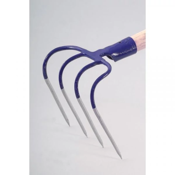 Villa 4 ágú kaparó NYELEZETT