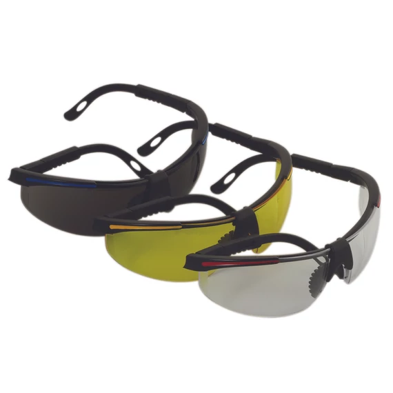 Füstszínű lencsés védőszemüveg fekete/kék kerettel – UV-védelem, karcálló, páramentes, EN166 szabványos szemvédelem kültéri munkákhoz.