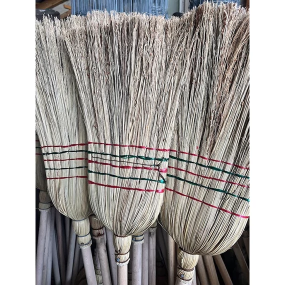 5 varrásos háztartási cirokseprű